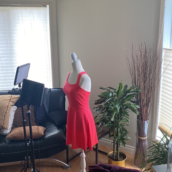 Meet your Posher, Amanda - Picture 2 of 2